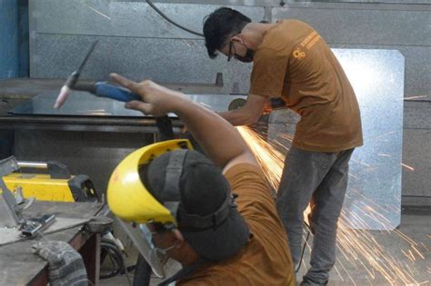 Calabarzon workers to get pay hike .
